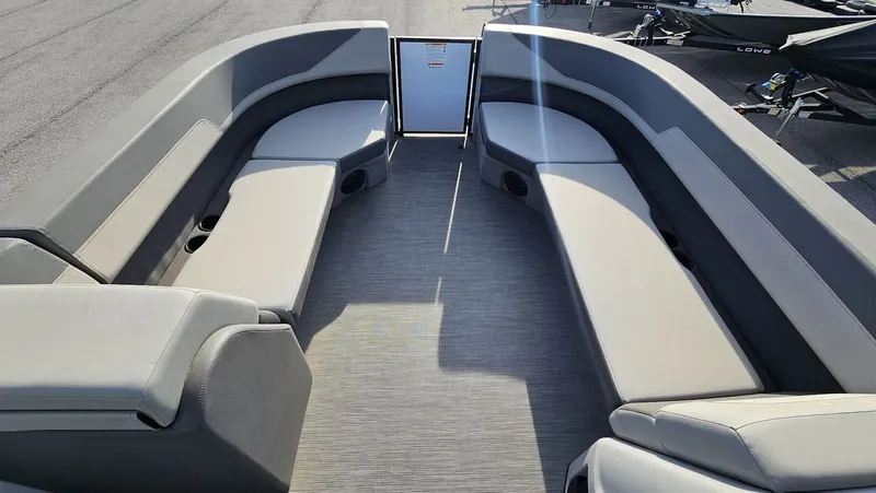 Slide: The Image of Lowe LS210 WT 2025 - 21