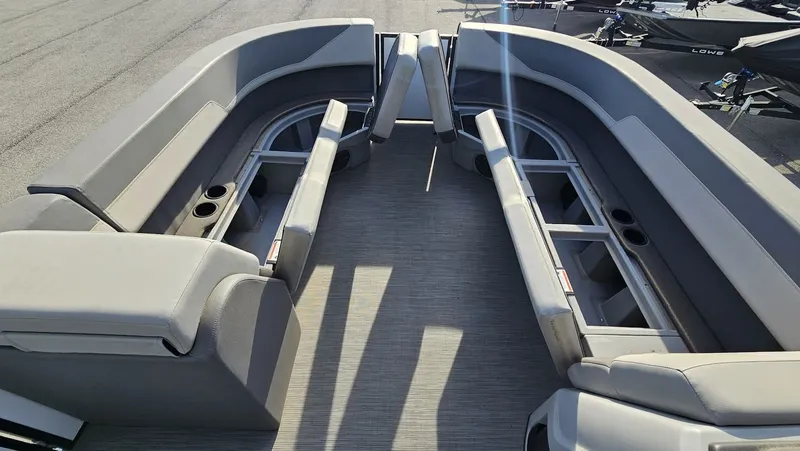 Slide: The Image of Lowe LS210 WT 2025 - 22