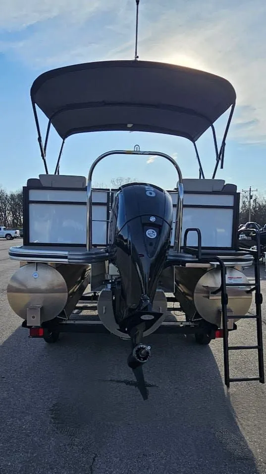 Slide: The Image of Lowe LS210 WT 2025 - 8