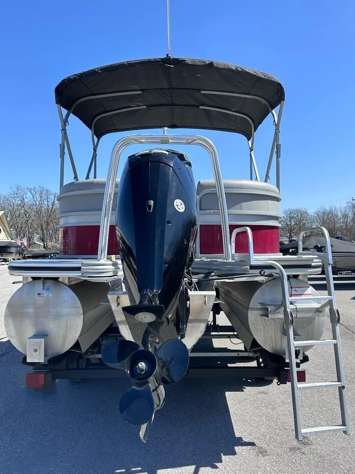 Slide: The Image of Lowe SS 210 WT 2021 - 15