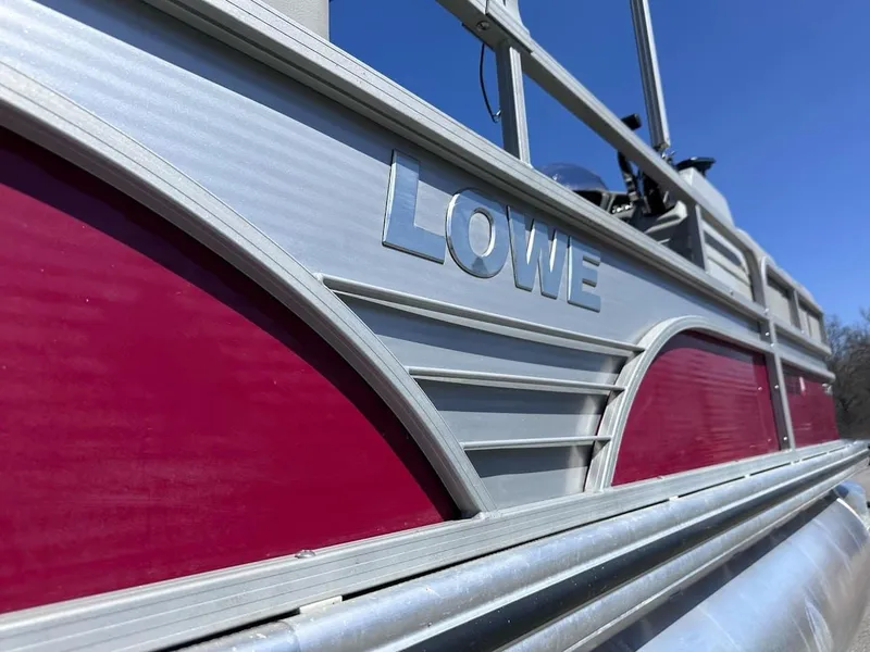 Slide: The Image of Lowe SS 210 WT 2021 - 17