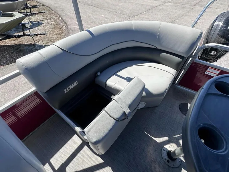 Slide: The Image of Lowe SS 210 WT 2021 - 28