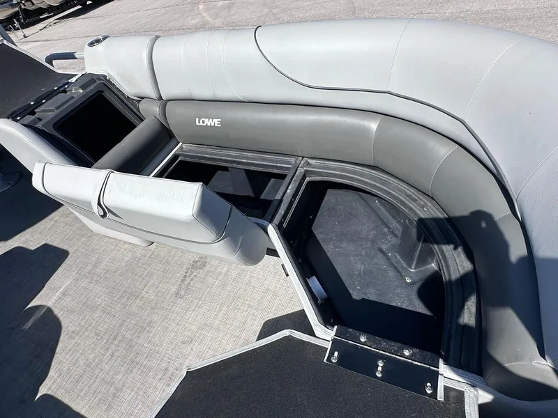 Slide: The Image of Lowe SS 210 WT 2021 - 3