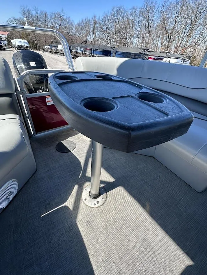 Slide: The Image of Lowe SS 210 WT 2021 - 30