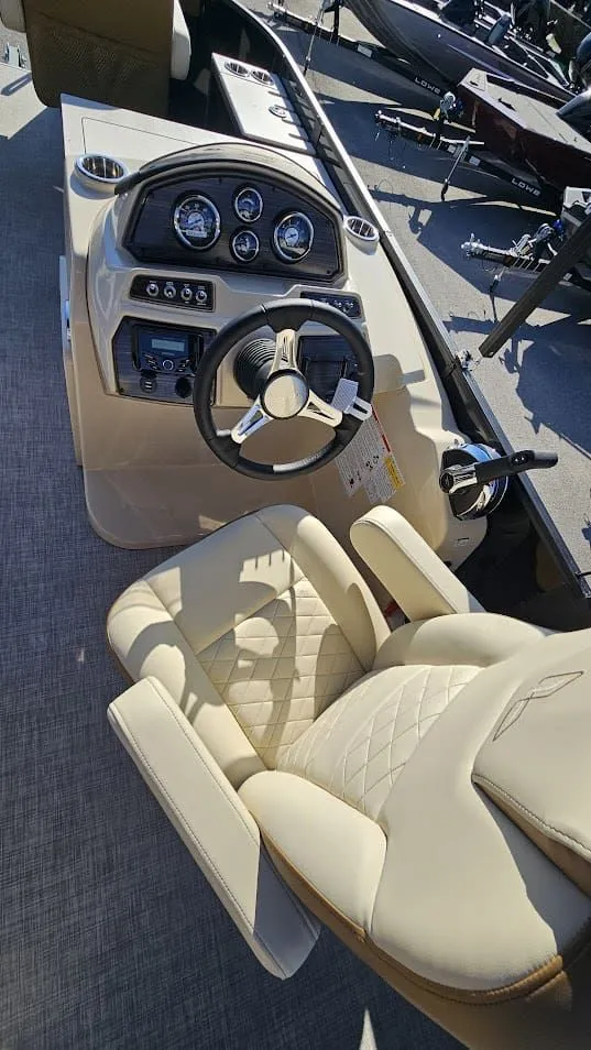 Slide: The Image of Lowe SF 214 Sport Fish 2025 - 14