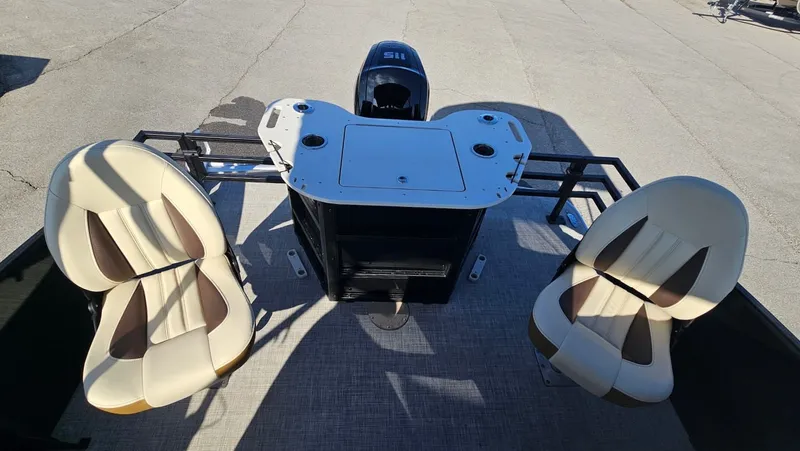 Slide: The Image of Lowe SF 214 Sport Fish 2025 - 17