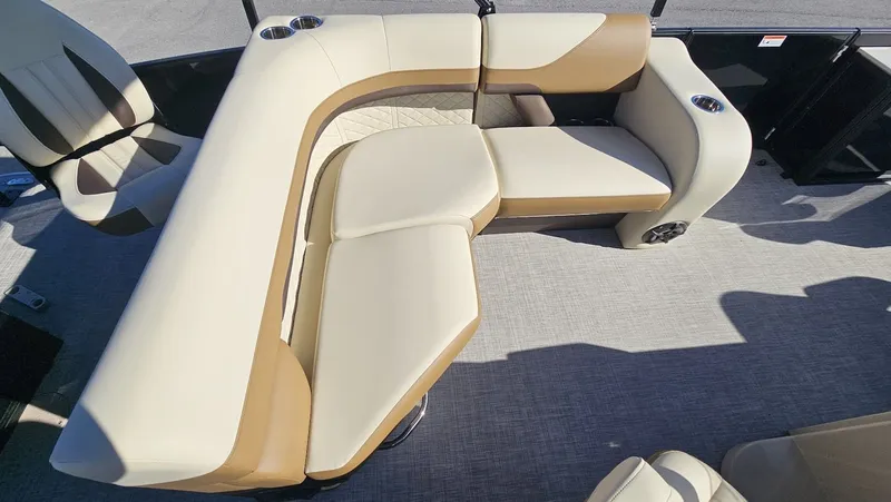 Slide: The Image of Lowe SF 214 Sport Fish 2025 - 20