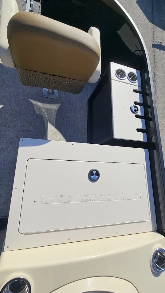 Slide: The Image of Lowe SF 214 Sport Fish 2025 - 22