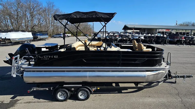 Slide: The Image of Lowe SF 214 Sport Fish 2025 - 5