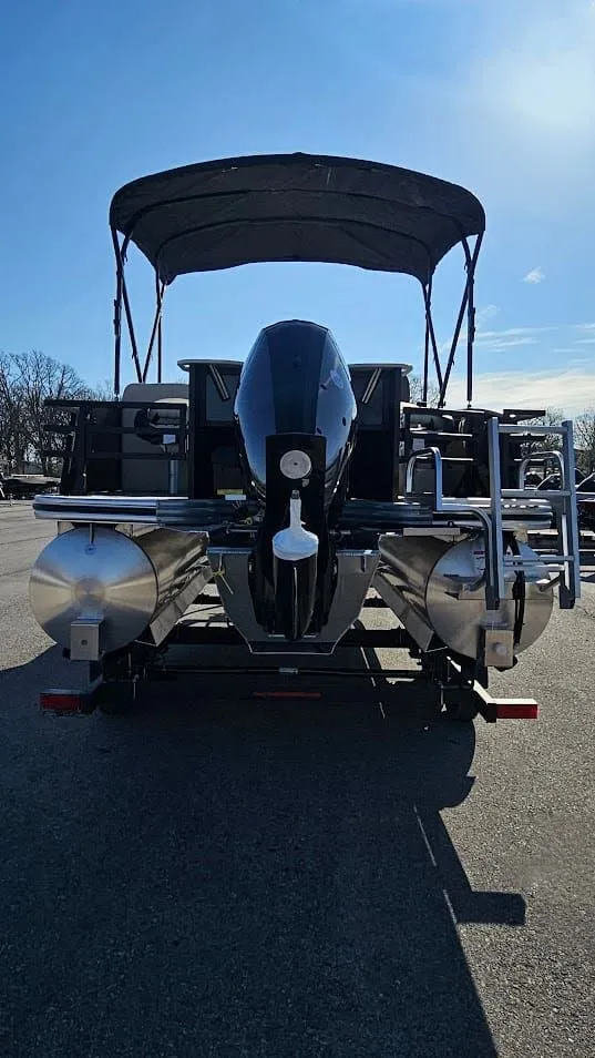 Slide: The Image of Lowe SF 214 Sport Fish 2025 - 7