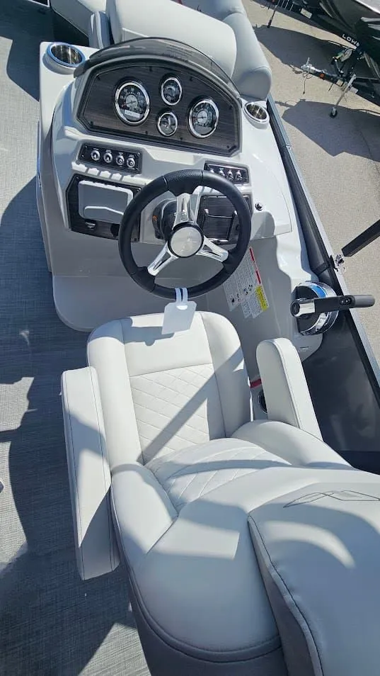 Slide: The Image of Lowe SS210 DH CL 2025 - 15