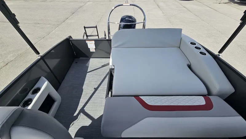 Slide: The Image of Lowe SS210 DH CL 2025 - 21