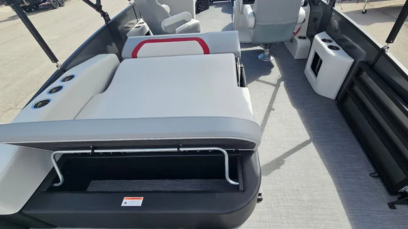 Slide: The Image of Lowe SS210 DH CL 2025 - 22