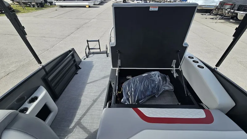 Slide: The Image of Lowe SS210 DH CL 2025 - 23