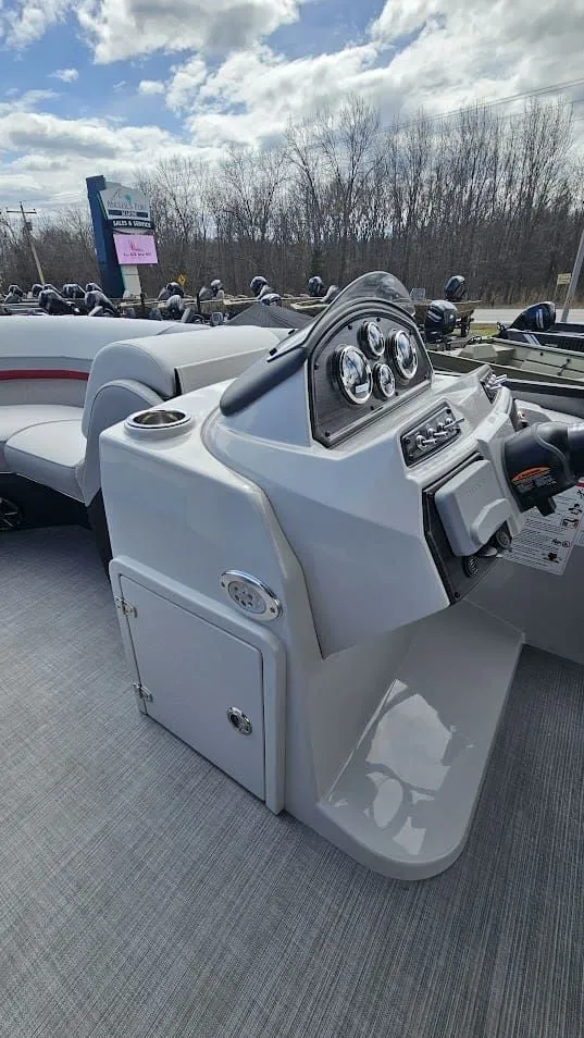 Slide: The Image of Lowe SS210 DH CL 2025 - 28