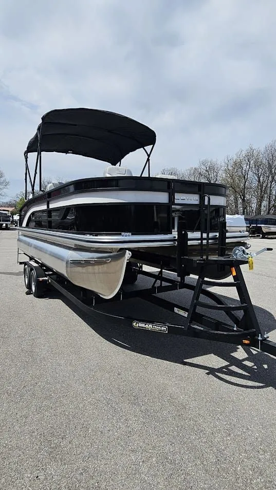 Slide: The Image of Lowe SF 214 Sport Fish 2025 - 12