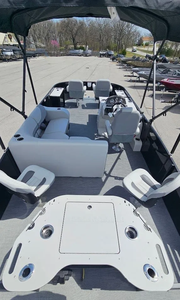 Slide: The Image of Lowe SF 214 Sport Fish 2025 - 14