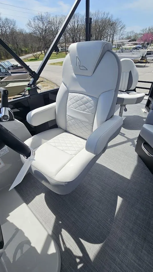 Slide: The Image of Lowe SF 214 Sport Fish 2025 - 16