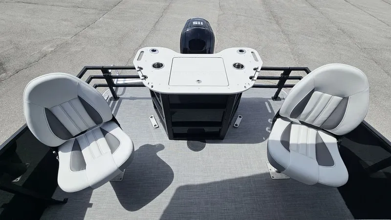 Slide: The Image of Lowe SF 214 Sport Fish 2025 - 18