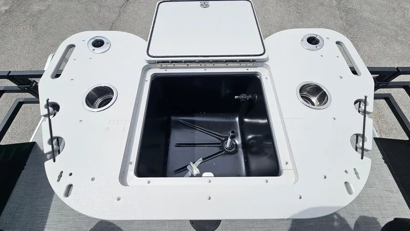 Slide: The Image of Lowe SF 214 Sport Fish 2025 - 21