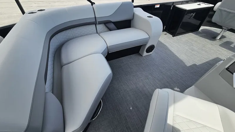 Slide: The Image of Lowe SF 214 Sport Fish 2025 - 22