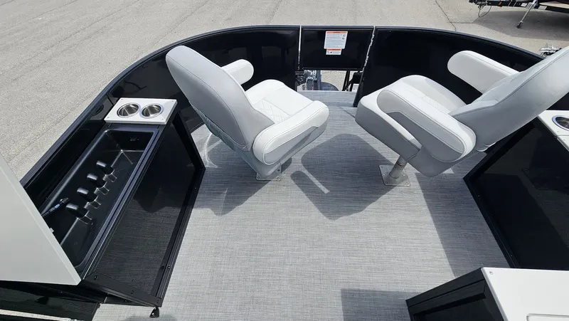 Slide: The Image of Lowe SF 214 Sport Fish 2025 - 25