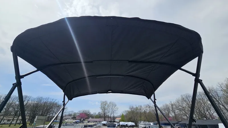 Slide: The Image of Lowe SF 214 Sport Fish 2025 - 28