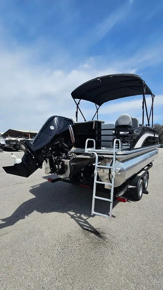 Slide: The Image of Lowe SF 214 Sport Fish 2025 - 6