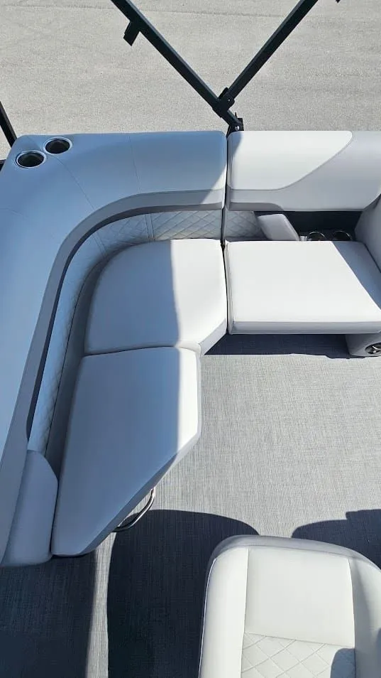 Slide: The Image of Lowe SF 214 Sport Fish 2025 - 19