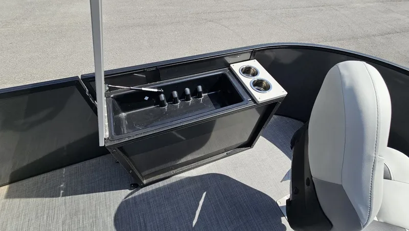 Slide: The Image of Lowe SF 214 Sport Fish 2025 - 23