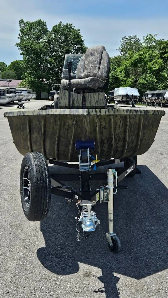 Slide: The Image of Lowe Roughneck 1760 Pathfinder 2025 - 11