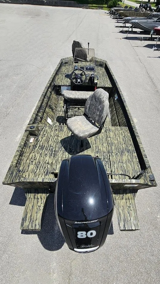 Slide: The Image of Lowe Roughneck 1760 Pathfinder 2025 - 14