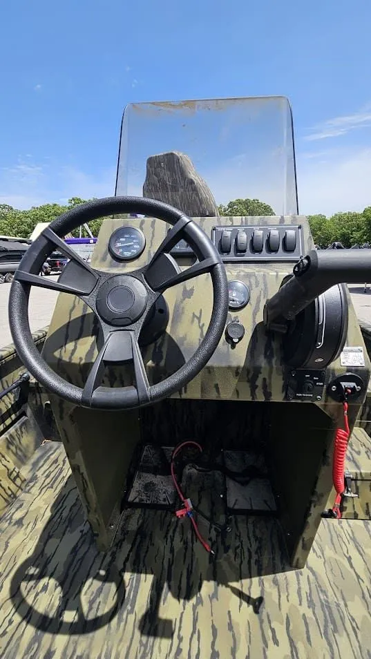 Slide: The Image of Lowe Roughneck 1760 Pathfinder 2025 - 15