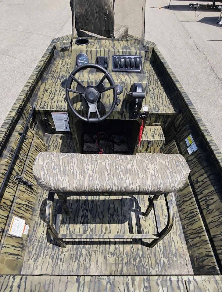 Slide: The Image of Lowe Roughneck 1760 Pathfinder 2025 - 17