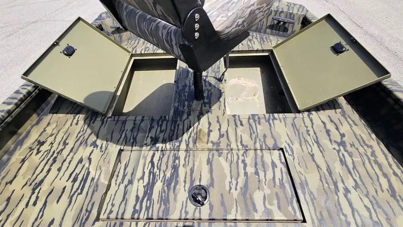 Slide: The Image of Lowe Roughneck 1760 Pathfinder 2025 - 21