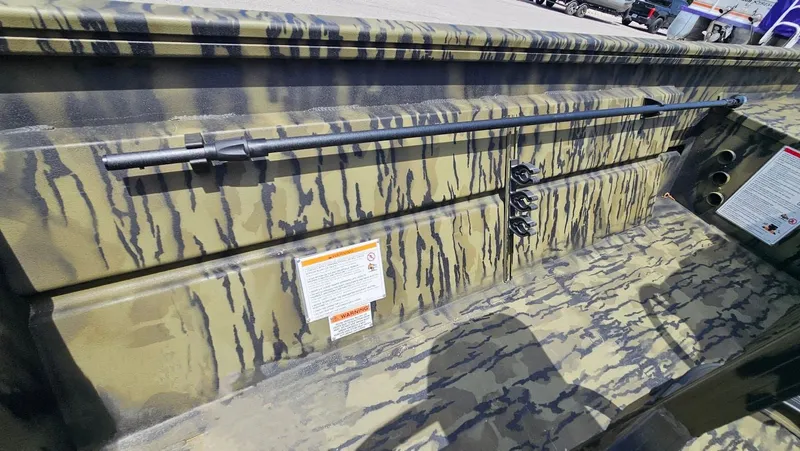 Slide: The Image of Lowe Roughneck 1760 Pathfinder 2025 - 23