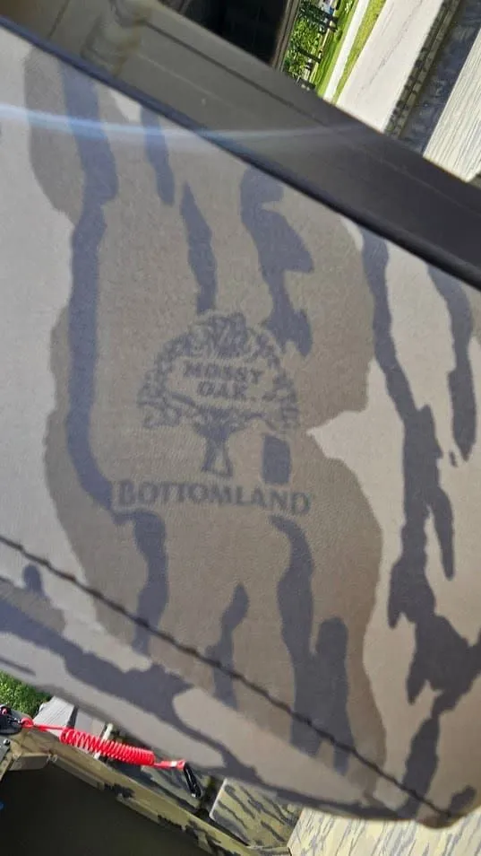 Slide: The Image of Lowe Roughneck 1760 Pathfinder 2025 - 25