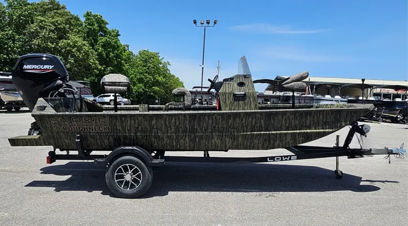 Slide: The Image of Lowe Roughneck 1760 Pathfinder 2025 - 31