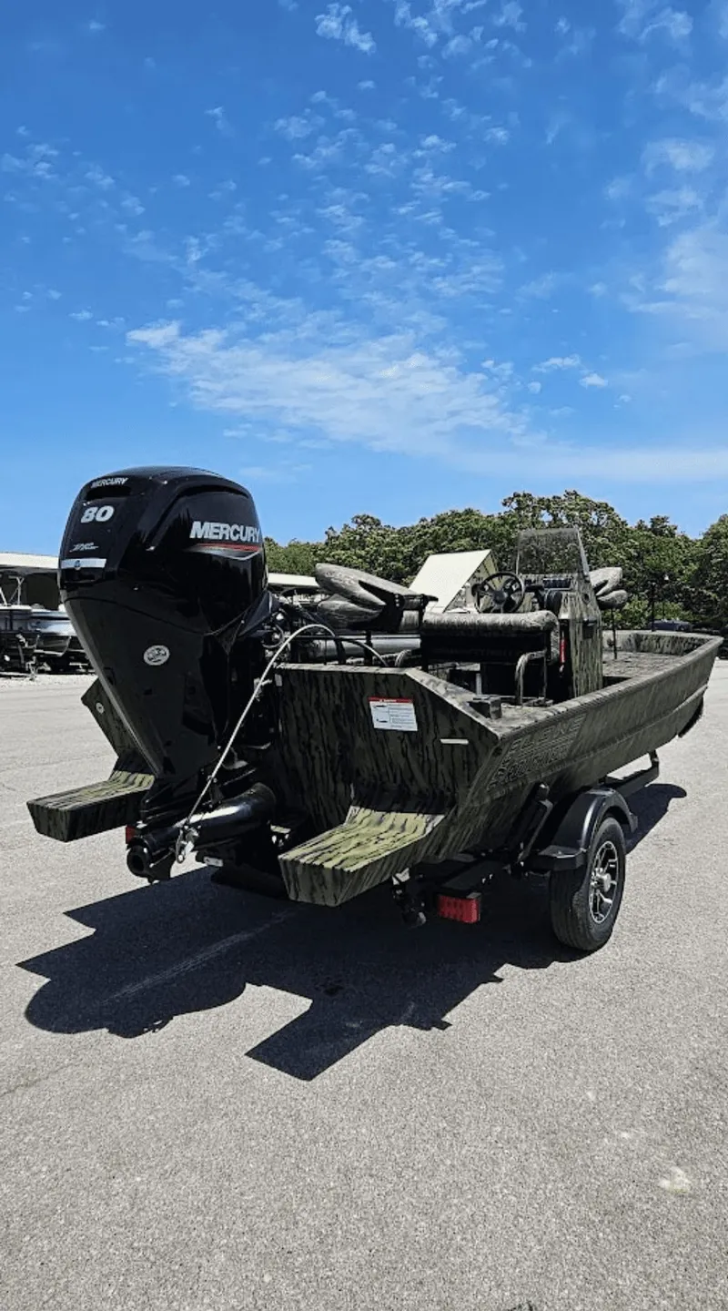 Slide: The Image of Lowe Roughneck 1760 Pathfinder 2025 - 32