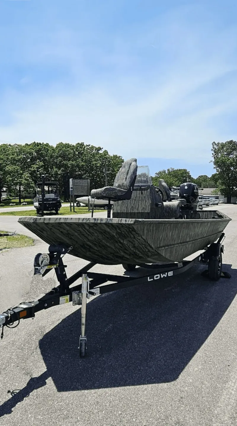 Slide: The Image of Lowe Roughneck 1760 Pathfinder 2025 - 33