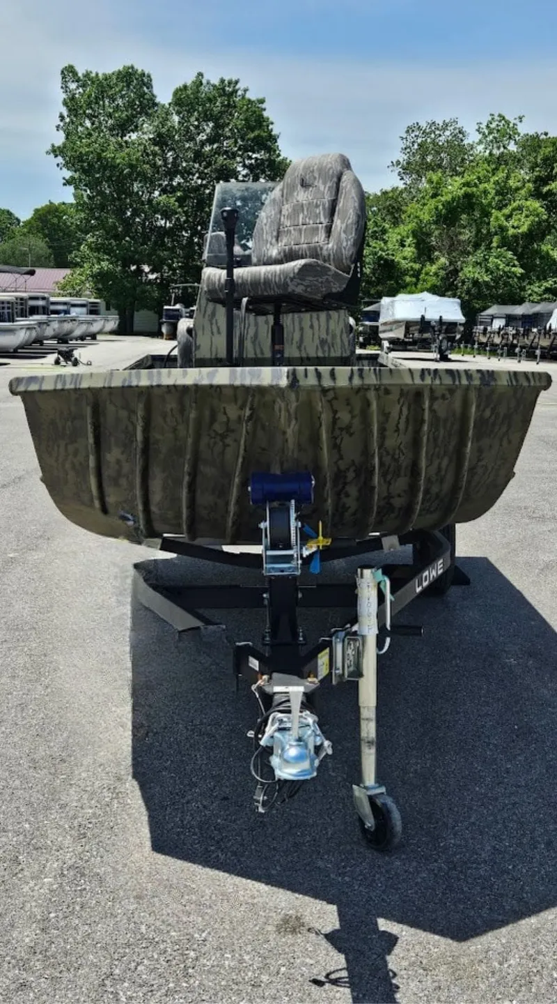 Slide: The Image of Lowe Roughneck 1760 Pathfinder 2025 - 34