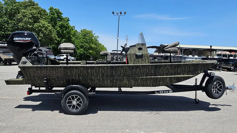 Slide: The Image of Lowe Roughneck 1760 Pathfinder 2025 - 4