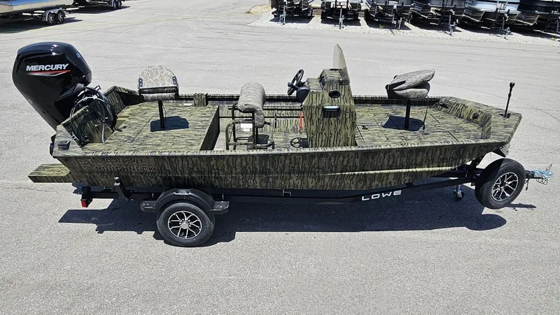 Slide: The Image of Lowe Roughneck 1760 Pathfinder 2025 - 5