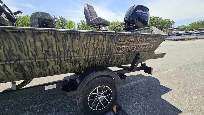 Slide: The Image of Lowe Roughneck 1760 Pathfinder 2025 - 9