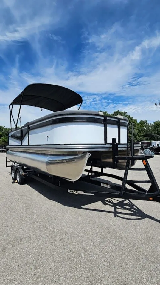 Slide: The Image of Lowe LS210 WT 2025 - 11