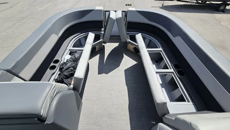 Slide: The Image of Lowe LS210 WT 2025 - 19