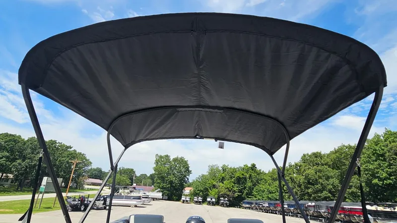 Slide: The Image of Lowe LS210 WT 2025 - 22