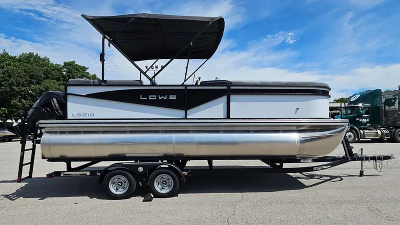 Slide: The Image of Lowe LS210 WT 2025 - 4