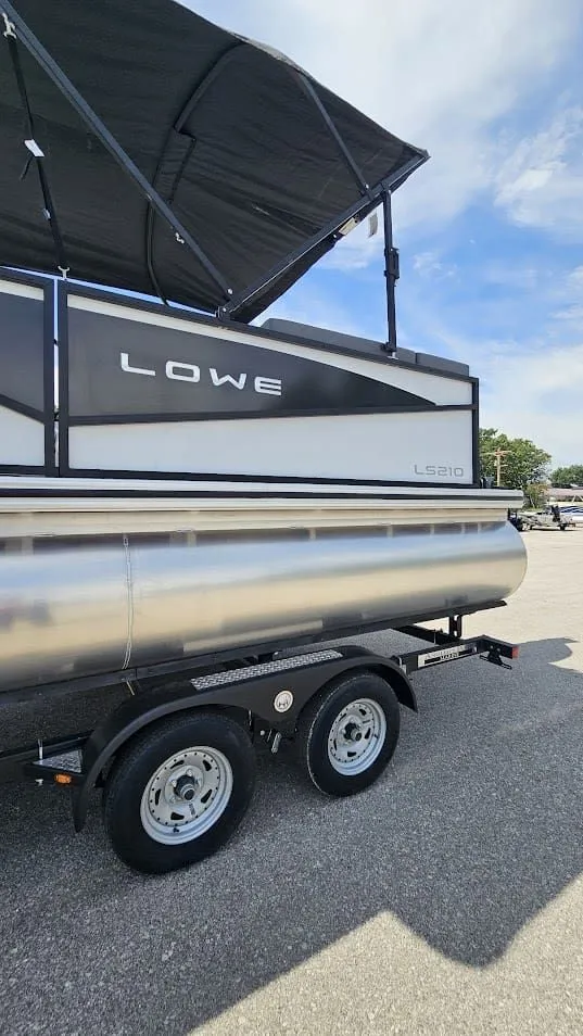 Slide: The Image of Lowe LS210 WT 2025 - 8