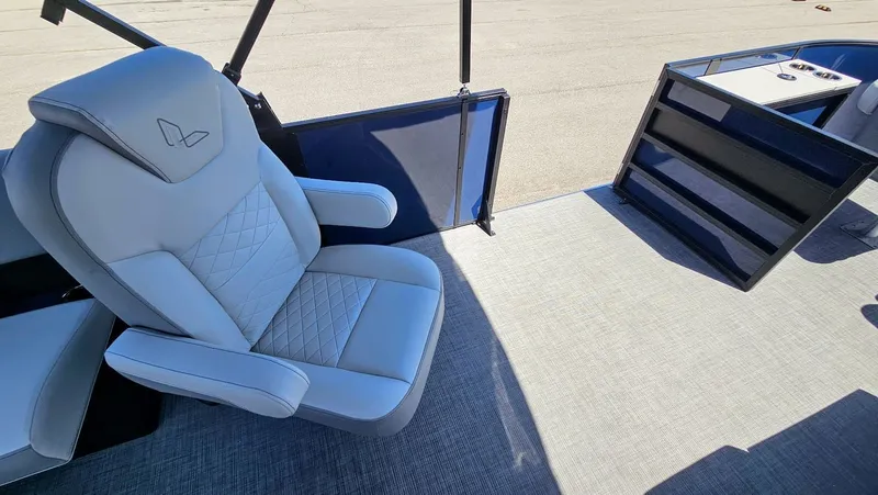 Slide: The Image of Lowe SF212 2025 - 25